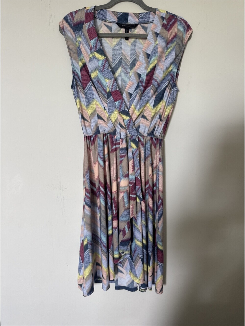 bcbgmaxazria Women’s M Geometric Chevron Sleeveless Deep Neck Flowing Dress